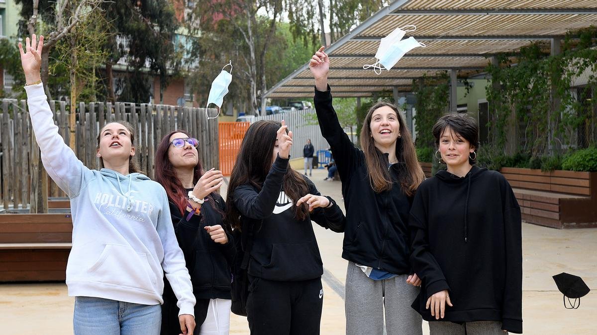 Adiós a las mascarillas en las aulas en Catalunya: "Al principio da vergüenza, pero luego te sientes libre"