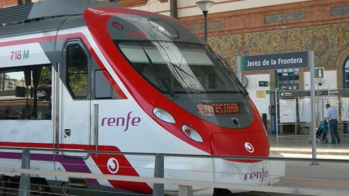 Competencia pide facilitar la entrada de operadores privados en los servicios de trenes de Cercanías y Media Distancia | Flipboard