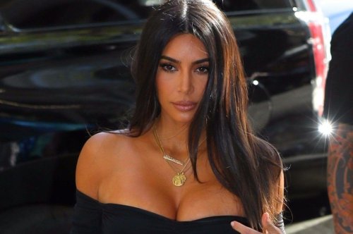 Kim Kardashian aparece con un perico de plumas color champán y ahora la acusan de caza furtiva - El Diario NY
