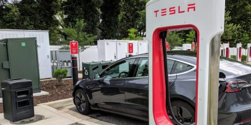 California bans per-minute billing; Tesla Superchargers will need displays