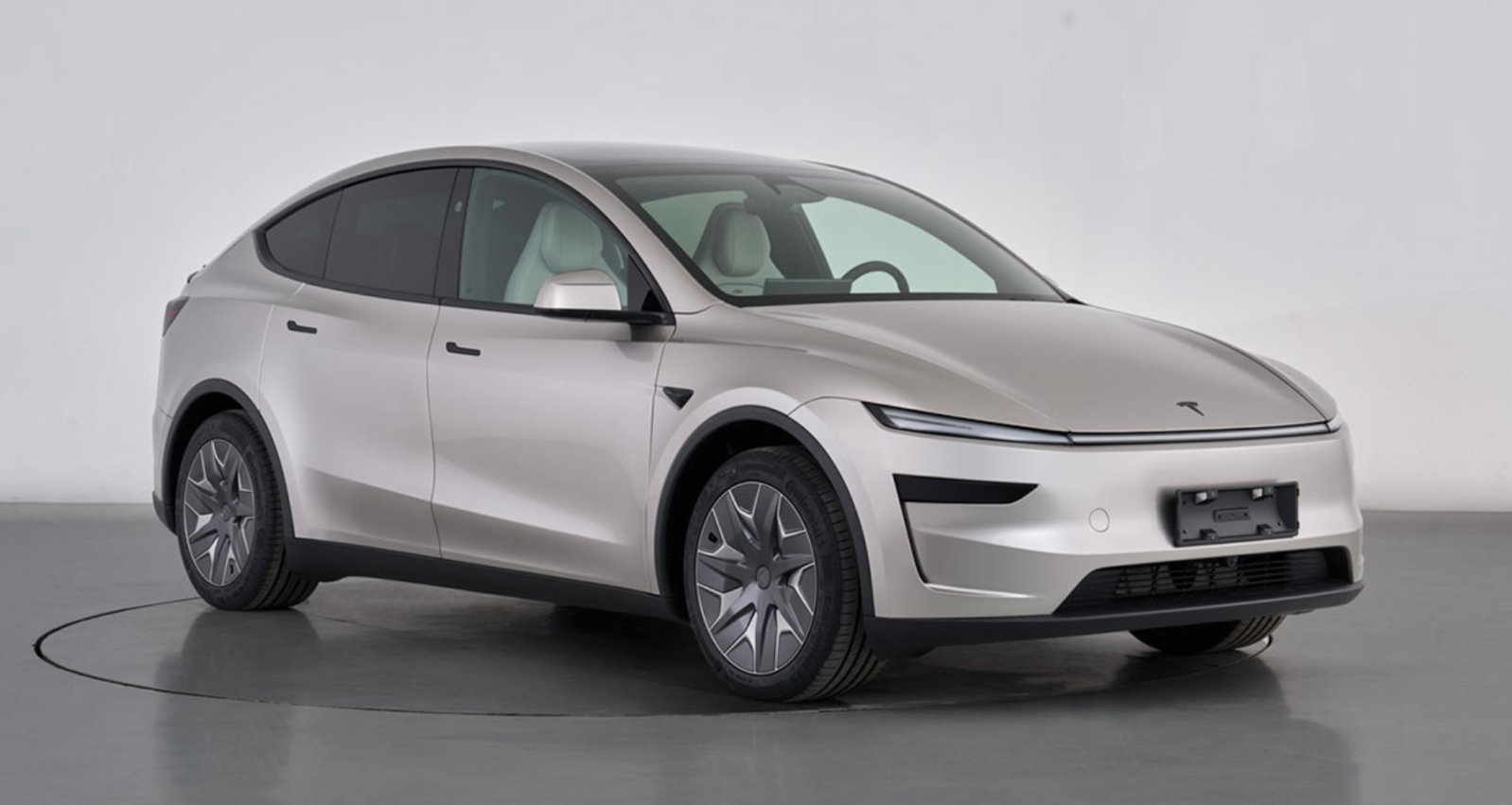 Tesla announces Model YL, a larger 6-seater SUV coming this fall