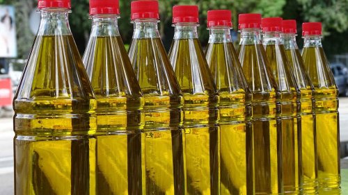 Ordenan la retirada total de los supermercados de este aceite de oliva de España y piden no tomarlo