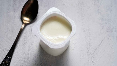 Esta es la razón por la que debes evitar el yogur en el postre según los médicos en España