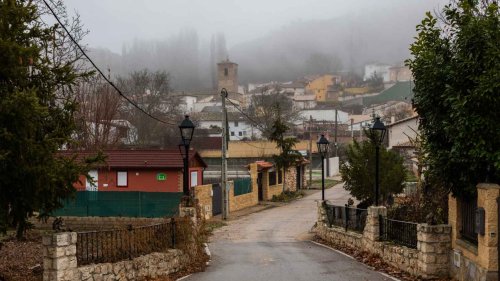Este es el pueblo de España que ofrece casa gratis a cambio de llevar el bar (por 10 euros de alquiler)