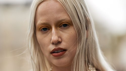 Man liebt sie oder man hasst sie: Die „Oma-Kette“ ist im Frühling und Sommer 2025 so angesagt