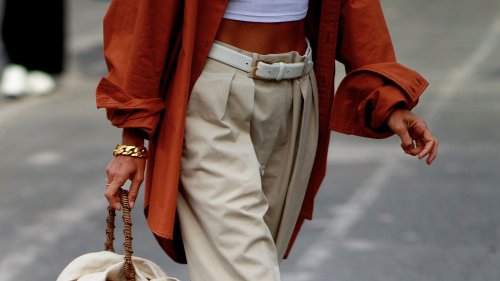 Neue Trendfarbe! Wer Stilgefühl hat, trägt diesen Hosen-Trend im Frühling 2025