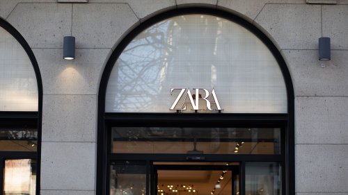 Wie vom Designer! Dieses schicke Midi-Kleid von Zara ist perfekt fürs Büro