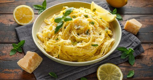 Alles, was wir im Sommer brauchen: Dieses Rezept für Zitronen-Butter-Pasta geht völlig zu Recht viral!