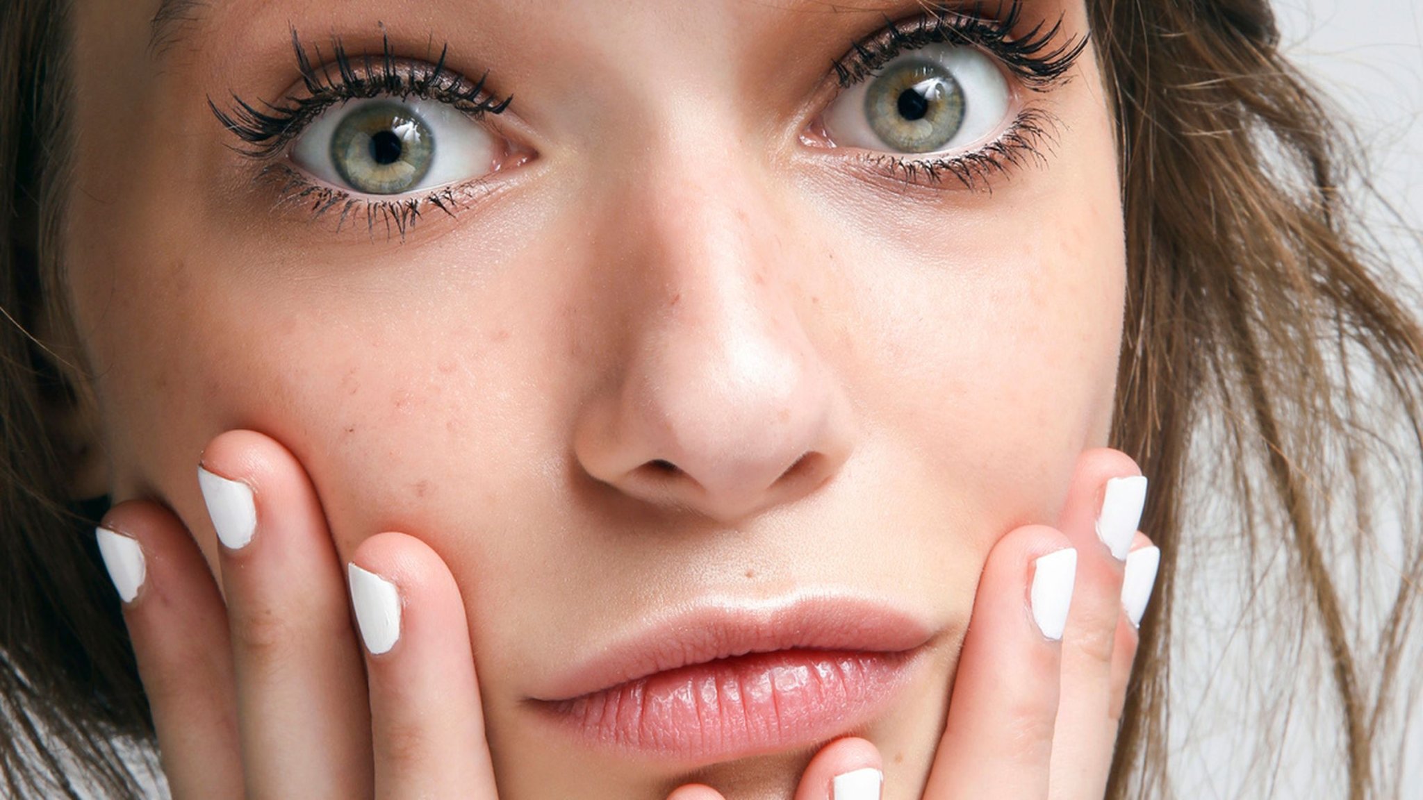 In vs. Out: Welche Nagellackfarbe wir im Sommer 2025 lieben - und welche wir nicht mehr tragen