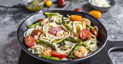 Rezept für Spargel-Pasta mit Knoblauch und Garnelen