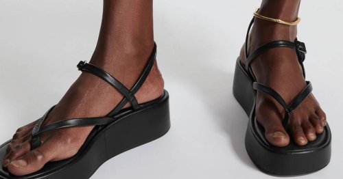 Schuh-Trend 2022: Diese Sandalen von Cos machen lange Beine!