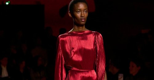 Eleganter Modetrend für die Festtage 2023: Plissée-Kleider à la Hermès