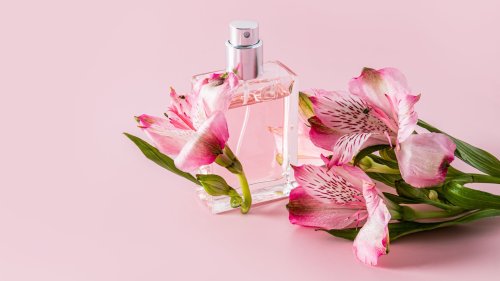 Nur 7 Euro: Dieser Drogerie-Duft riecht wie ein japanischer Blumengarten