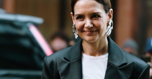 Laut Katie Holmes: Das ist die perfekte Alltagsasche im Frühling 2025