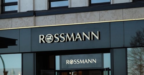 Statt Lippenstift: Dieser virale Rossmann-Trend zaubert schöne Lippen – den ganzen Tag lang!