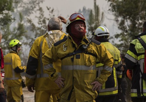 « On se croirait en Californie » : en Gironde, les pompiers face à un feu « jamais vu »