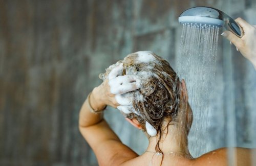 Le test infaillible sous la douche pour savoir si vos cheveux sont bien lavés