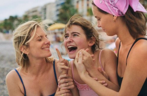 Cannes 2025 : « Qui brille au combat », le premier film bouleversant de Joséphine Japy avec Mélanie Laurent