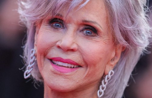 Jane Fonda : à 85 ans, elle craque pour l’une des coupes les plus tendances du moment