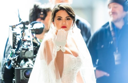 Selena Gomez : rayonnante en robe de mariée dans les rues de New York
