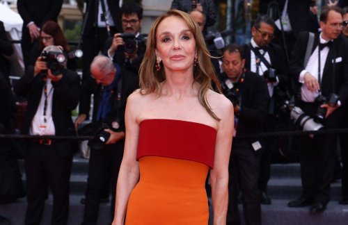 En robe bustier colorée, Philippine Leroy-Beaulieu redéfinit les codes du chic au Festival de Cannes