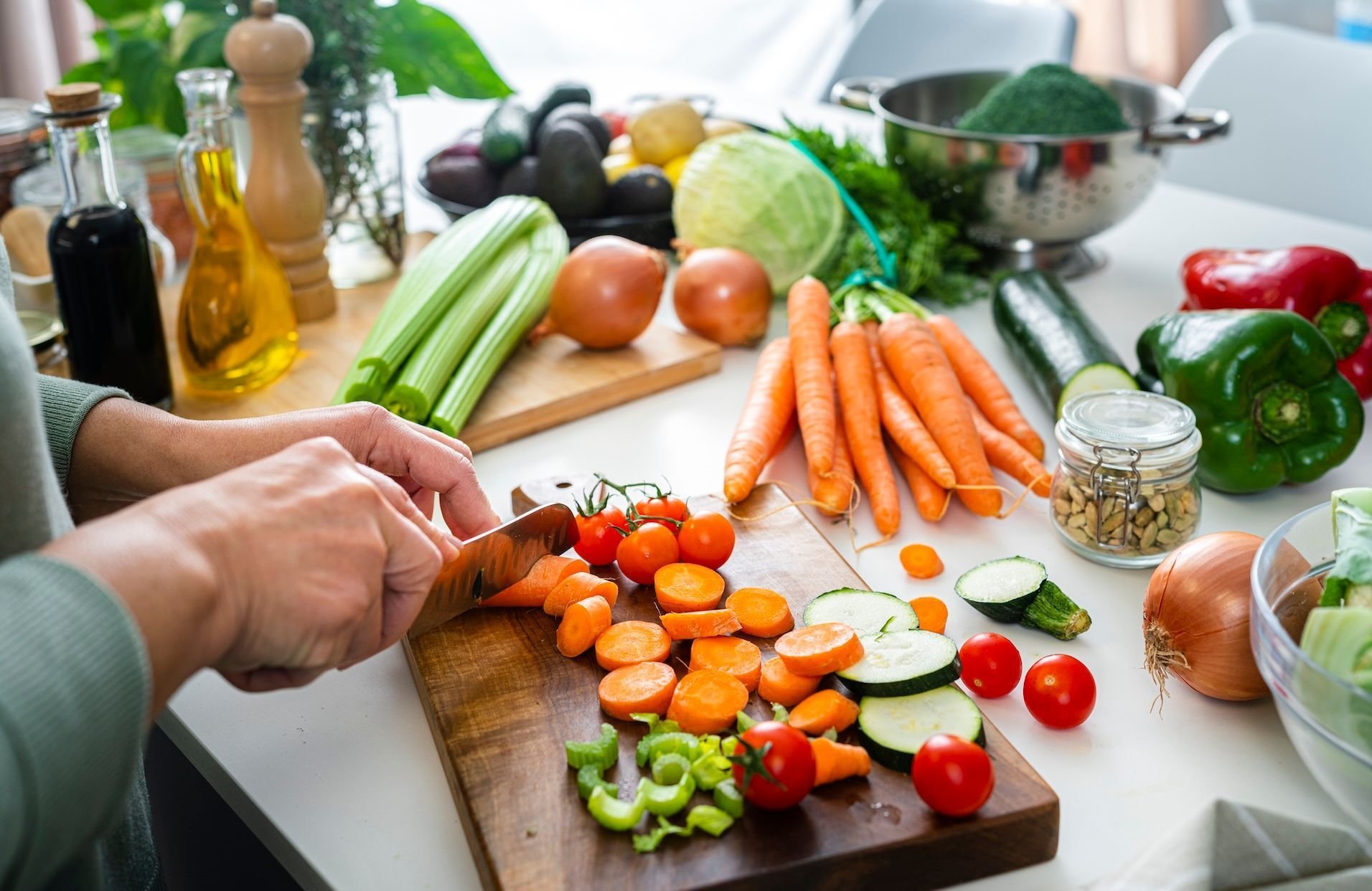 Cette erreur fréquente que tout le monde fait en préparant ses légumes (et qui favorise les bactéries)