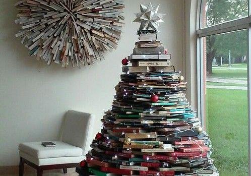 Ces dix sapins de Noël réalisés avec des livres vont vous éblouir