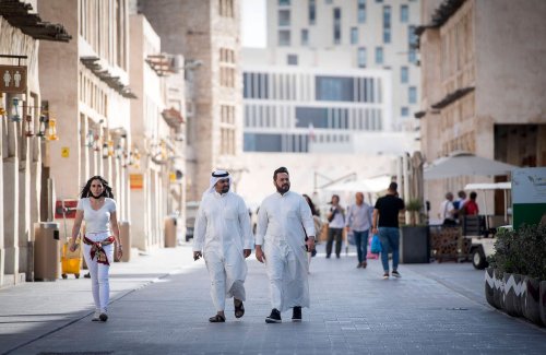 « Je pensais que j’irais en enfer » : Nas Mohamed, premier Qatari à faire son coming-out