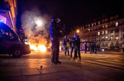 Manifestations contre la réforme des retraites : des épisodes de violence embrasent la France
