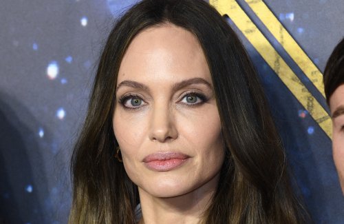 Angelina Jolie change de look et renoue avec sa coloration phare des années 90