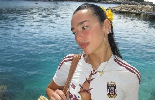 Chocolat, à lacets… Comment Martine Rose a-t-elle rendu le port du maillot de football très mode ?