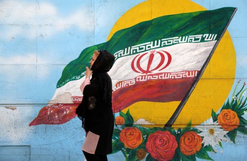Manifestations en Iran : « Les hommes montrent une grande solidarité envers les femmes, c’est du jamais vu »