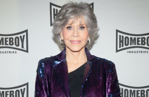 Jane Fonda troque ses cheveux gris pour une coloration audacieuse