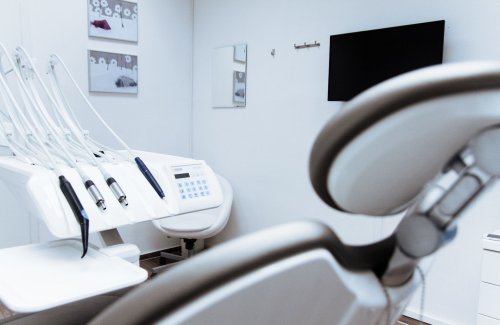 Lyon: suite à des soins dentaires, plusieurs milliers de patients sont invités à se faire dépister du VIH et de l’hépatite B