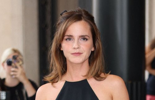 Emma Watson : sa mini-robe noire façon quiet luxury est le comble du chic