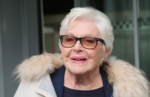 Line Renaud : après des semaines d'absence, elle donne des nouvelles de sa santé
