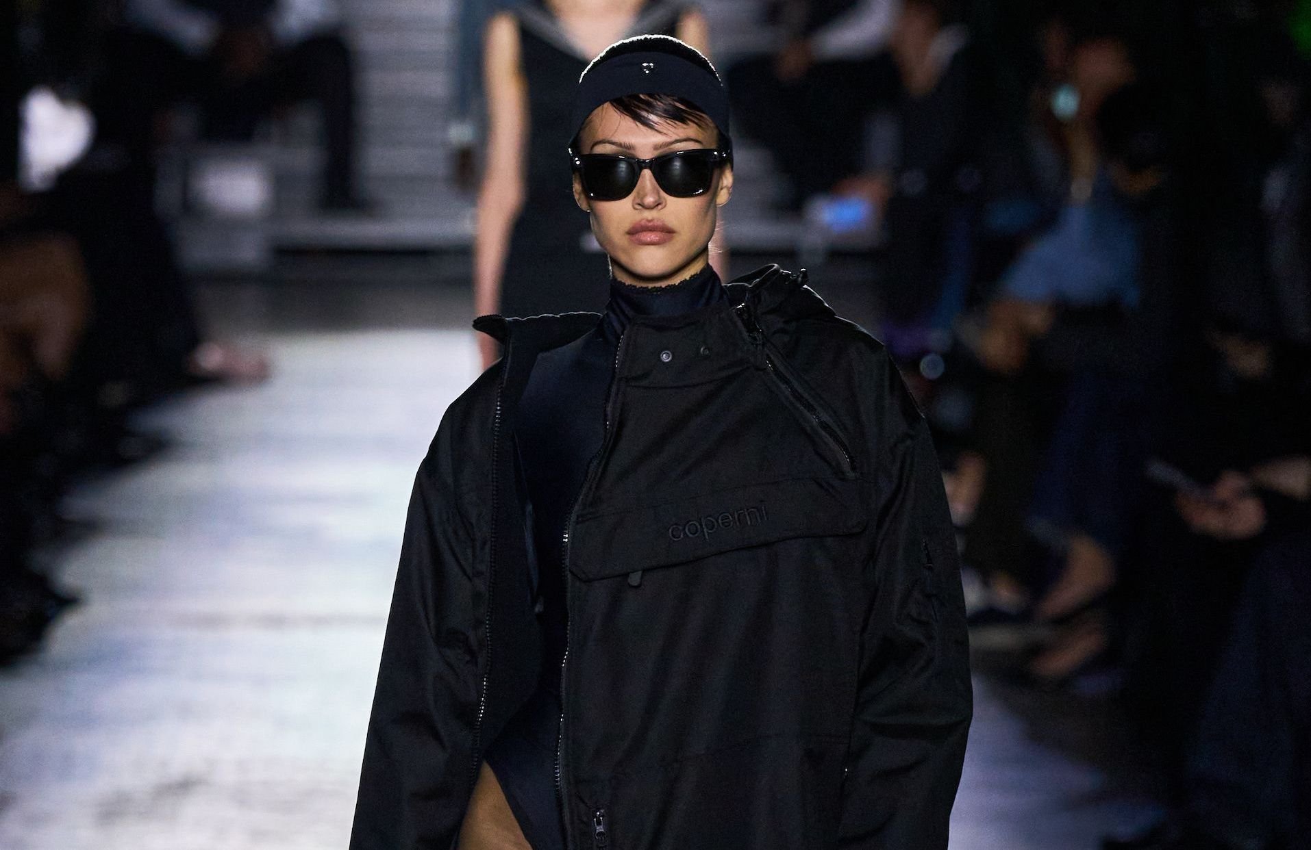 Qu'est-ce que la démarche « horse walk », remise au goût du jour par le mannequin Amelia Gray ?