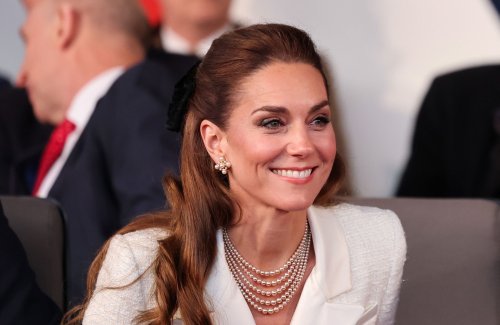 Nœud sage et romantique : Kate Middleton créée la surprise avec une coiffure inédite
