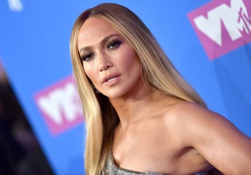 Les 10 indispensables de la garde-robe de Jennifer Lopez