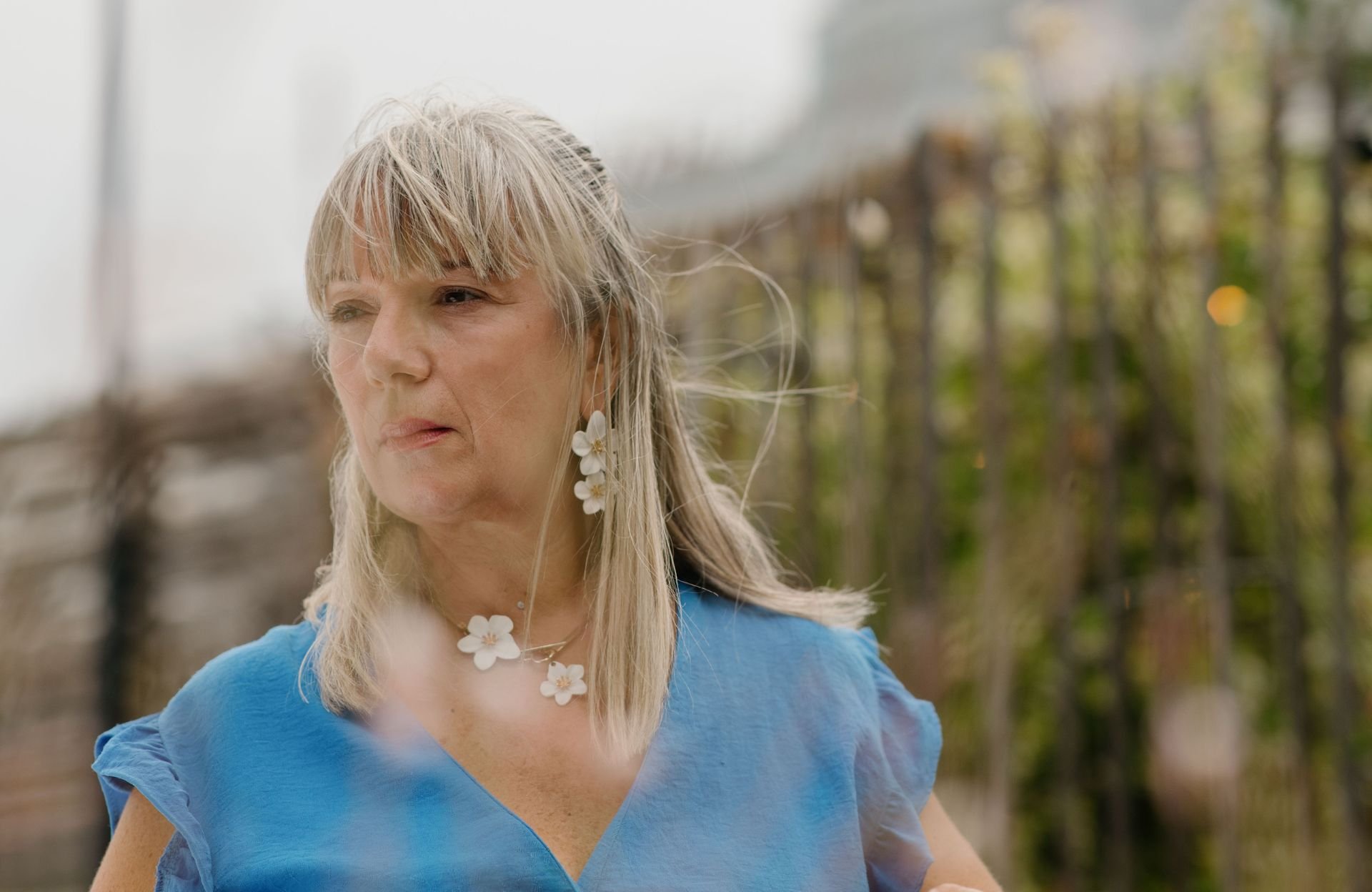 « Je me demande si c’est une tueuse en série » : Agnès accuse sa tante adoptive de l’avoir empoisonnée