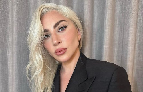 Lady Gaga change de tête et adopte une coiffure rétro