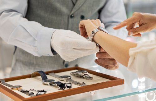 Dans le budget de Léa, 33 ans : « J'achète en investissant dans des bijoux et vêtements de qualité »
