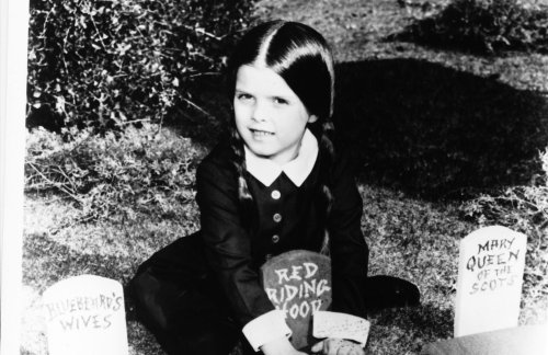 Décès de Lisa Loring, la première actrice à avoir incarné Mercredi dans « La Famille Addams »
