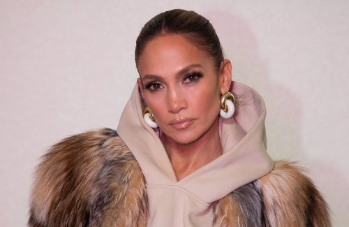À son tour, Jennifer Lopez craque pour le look « femme de mafieux »