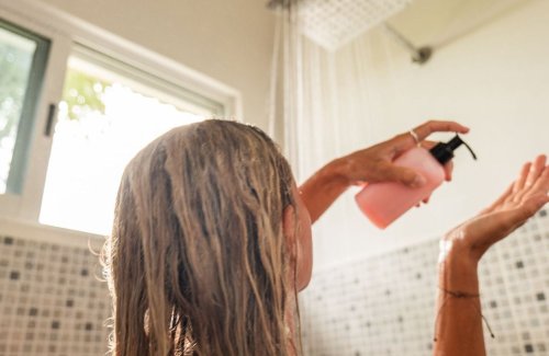 Cette zone du corps qu'on oublie trop souvent de laver selon les dermatos