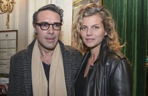 Nicolas Bedos visé par une humoriste, sa compagne Pauline prend sa défense