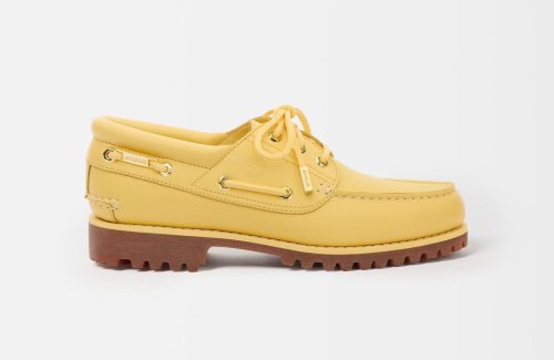Des chaussures bateau jaune beurre : Jacquemus et Timberland signent la collab' la plus désirable du printemps