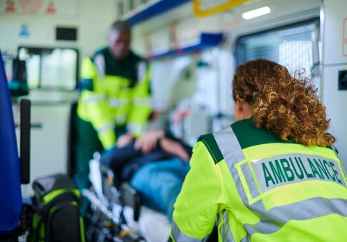 Onze heures à attendre une ambulance : le calvaire d'une Britannique en pleine crise du système de santé