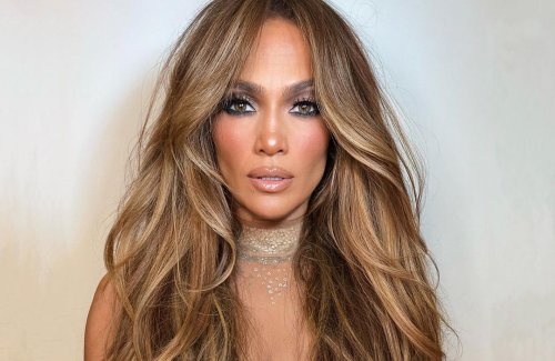Jennifer Lopez adopte l’une des franges les plus tendances du moment