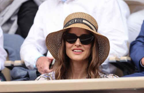 Natalie Portman tout sourire : apparition en solo dans les tribunes de Roland-Garros
